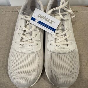 Women’s Drew White Sneakers Sz 9.5 WW nwt off white